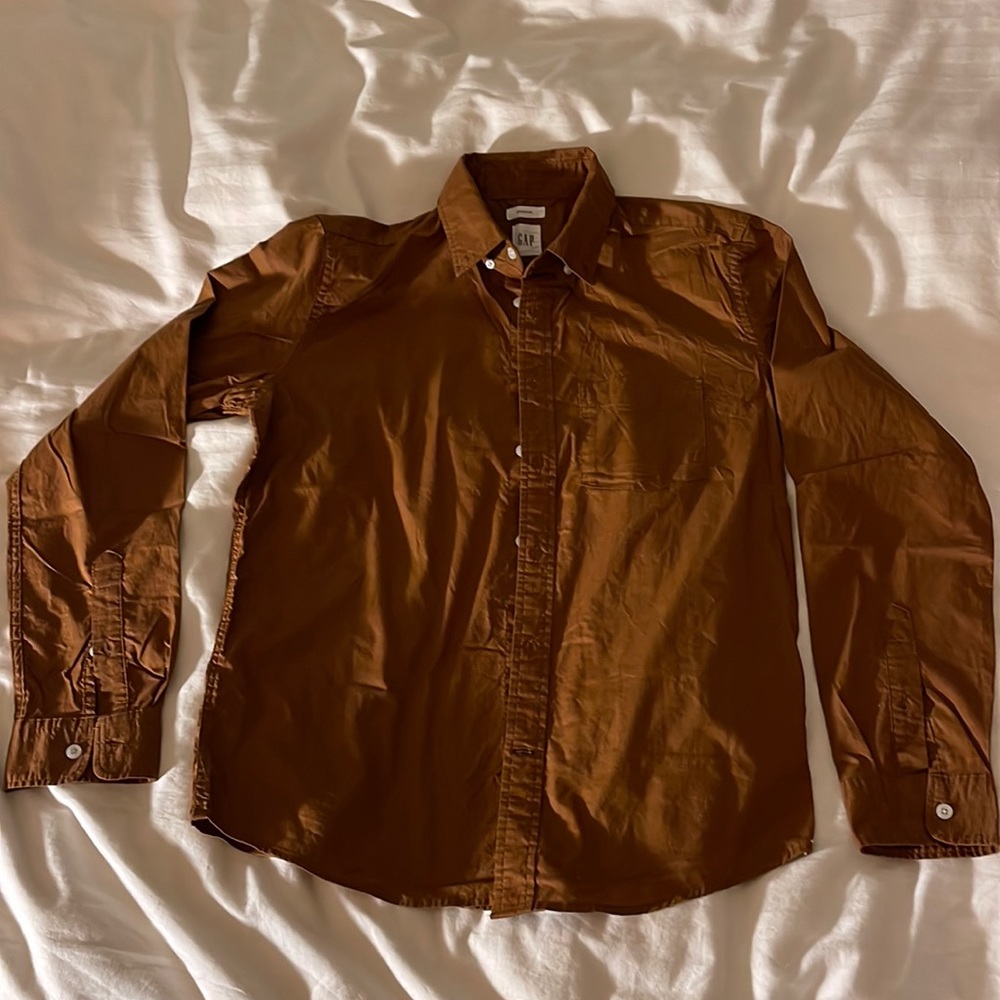 Men GAP small dress shirt. Goldish brown